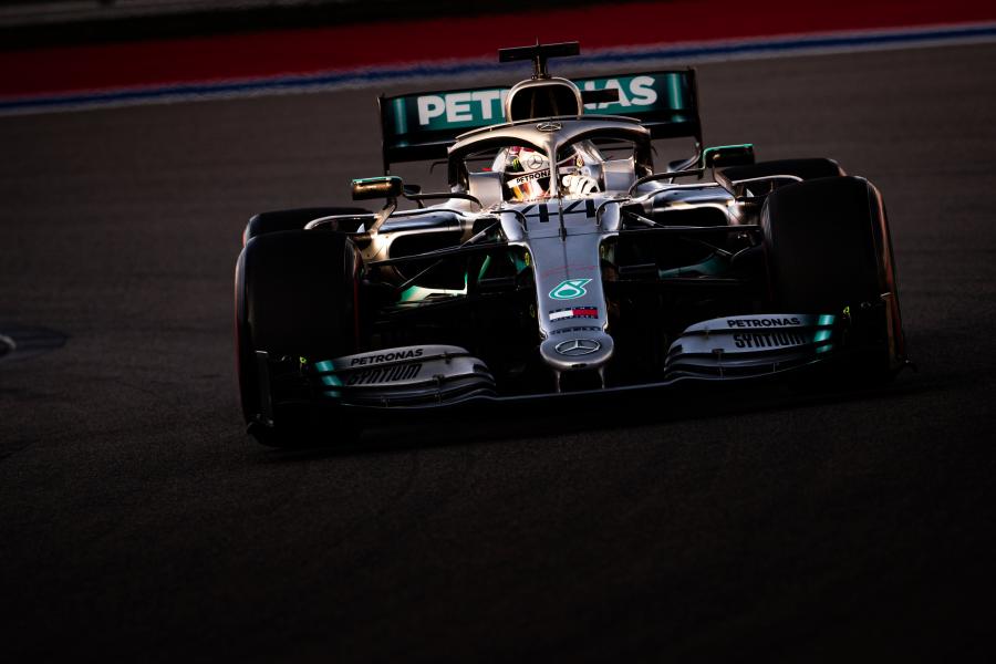  Mercedes-AMG F1 W10 EQ Power+ 2019 года  (фото 24 из 31)